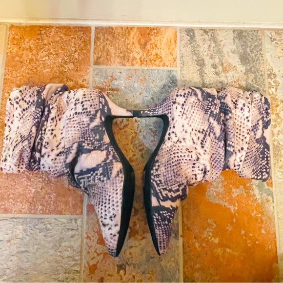 🐍NWOB! Soft Snake/Python Print, Kitten Heels, Scrunchy Ankle Booties! - Picture 1 of 13
